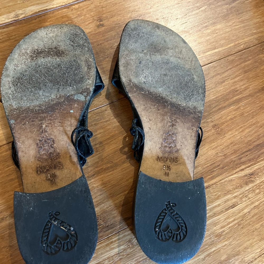 Brighton low heeled sandals - Picture 2 of 2